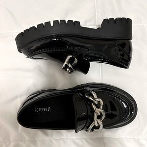 FOREVER 21 UNUSED LOAFERS SIZE 6